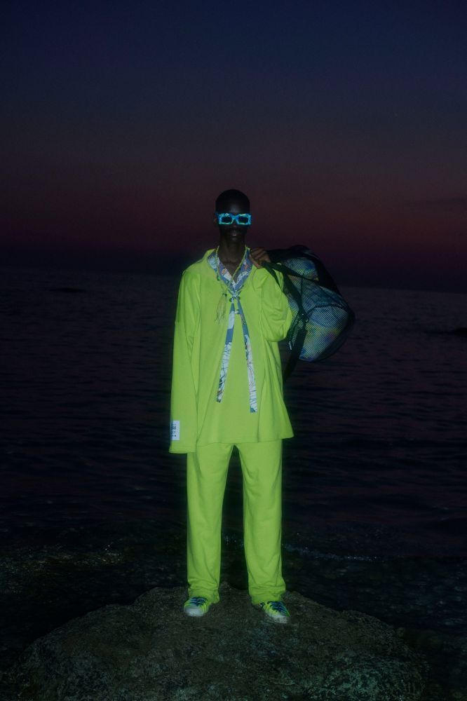 tendenza-tinta-unita-moda-uomo-primavera-estate-2022-foto-look-sfilate-icon-magazine11