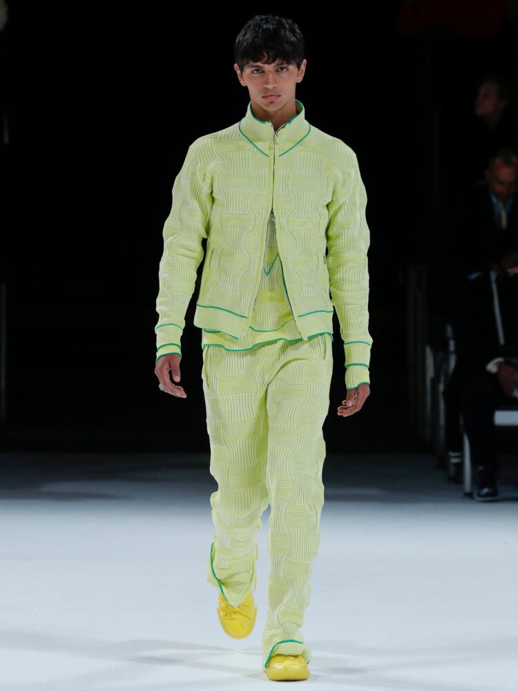 tendenza-tinta-unita-moda-uomo-primavera-estate-2022-foto-look-sfilate-icon-magazine13