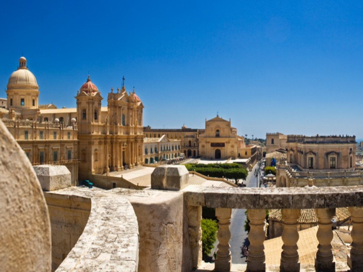 A Noto ogni strada regala scorci che continuano a incantare - East Coast siciliano