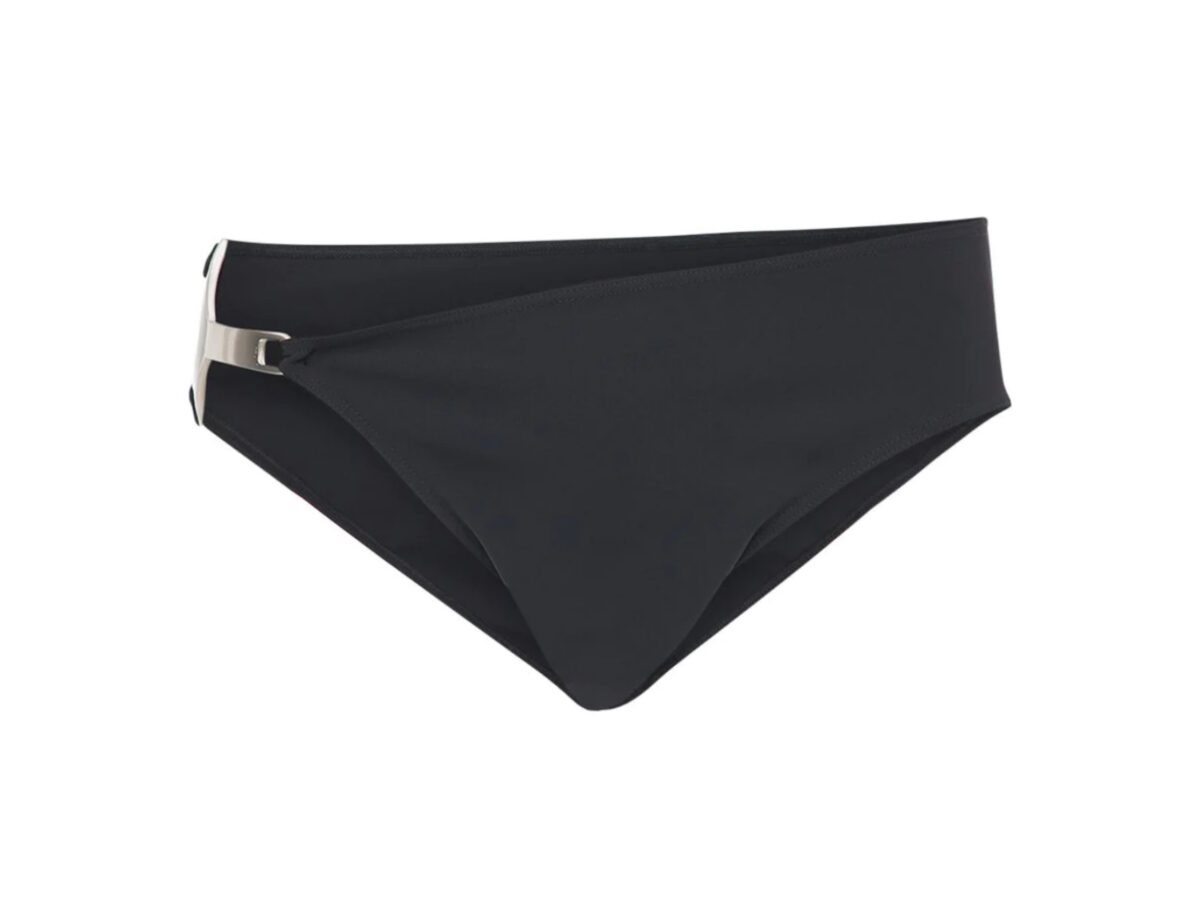 Rick Owens Slip Mare Hidra swimmer in Techno, è un modello di costume da bagno a slip attillato e con un gioiello metallico distintivo posizionato sul fianco. Un design che riprende i codici stilistici del marchio francese, perfetto per gli uomini che non hanno paura di osare in spiaggia e con un taglio inaspettato che colpirà sicuramente tutti.