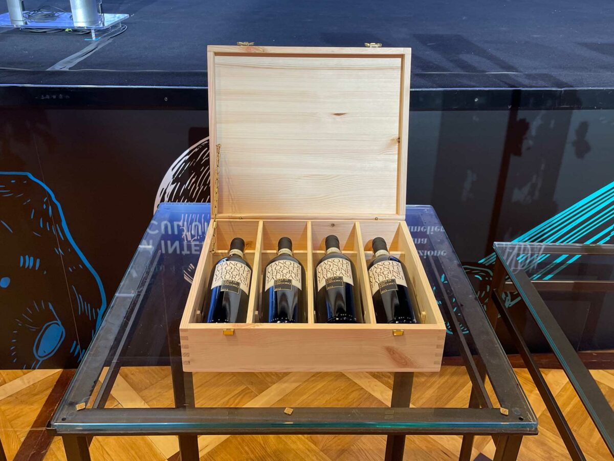 Vino-nello-spazio-aglianico-Feudi-di-San-Gregorio Vino-nello-spazio-aglianico-Feudi-di-San-Gregorio