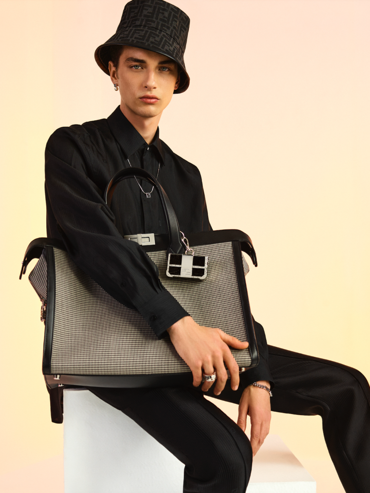 Fendi la campagna Autunno Inverno 2022-23