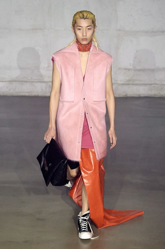 Rick Owens la collezione moda uomo Autunno Inverno 2022-23