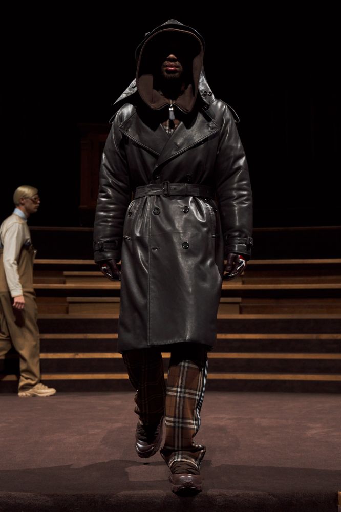 Burberry la sfilata moda uomo autunno inverno 2022-23