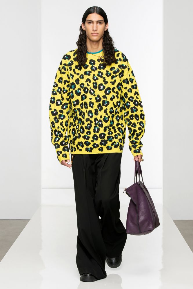 Versace la sfilata moda uomo autunno inverno 2022-23