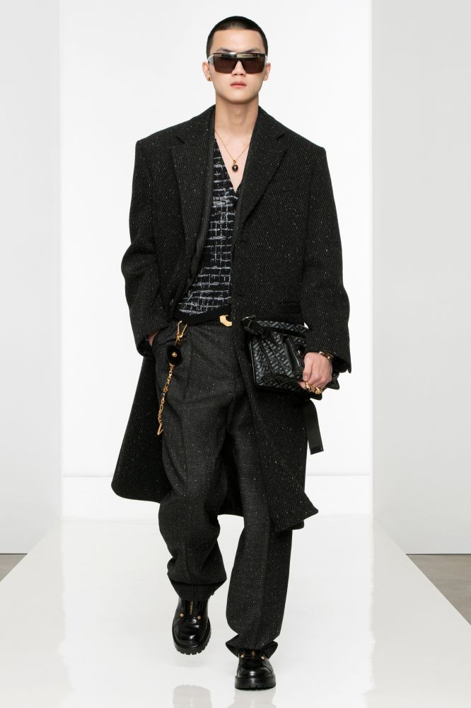 Versace la sfilata moda uomo autunno inverno 2022-23