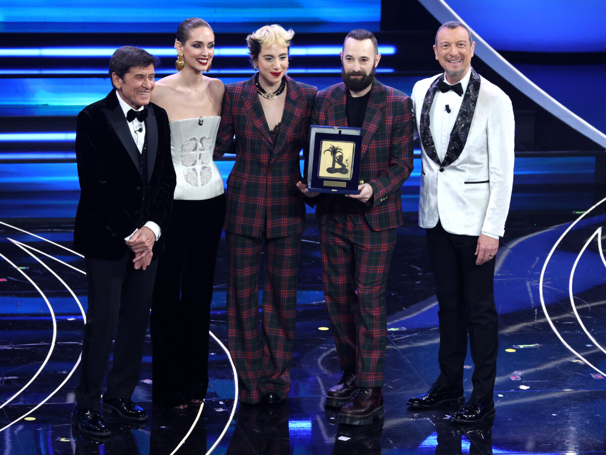 73rd Sanremo Music Festival 2023 - Day 5 I Coma Cose ricevono il Premio di Sergio Bardotti per il migliore testo con la canzone "L'Addio".