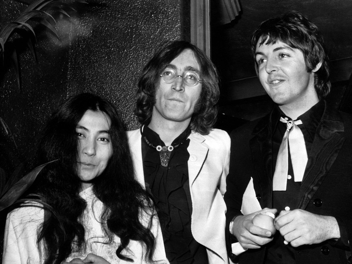 Paul Mccartney, John Lennon e Yōko Ono Paul Mccartney, John Lennon e Yōko Ono