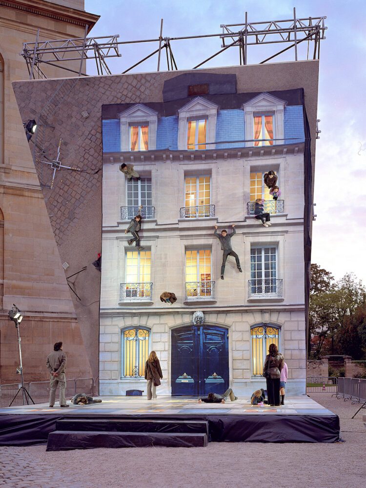 Leandro Erlich Leandro Erlich Bâtiment (2004), A building facade laid flat under a mirror suspended at a 45-degree angle Leandro Erlich
