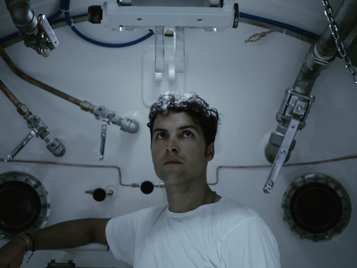 Yuri Ancarani Piattaforma Luna, 2011. Still video. Courtesy Studio Ancarani