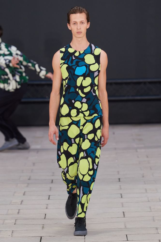Homme Pilissé Issey Miyake la collezione moda uomo Primavera Estate 2023