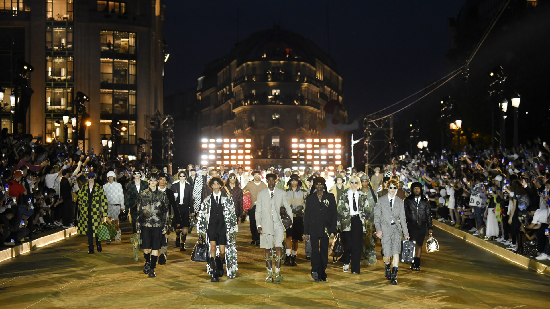 Louis Vuitton, a Parigi il debutto di Pharrell Williams - Iconmagazine