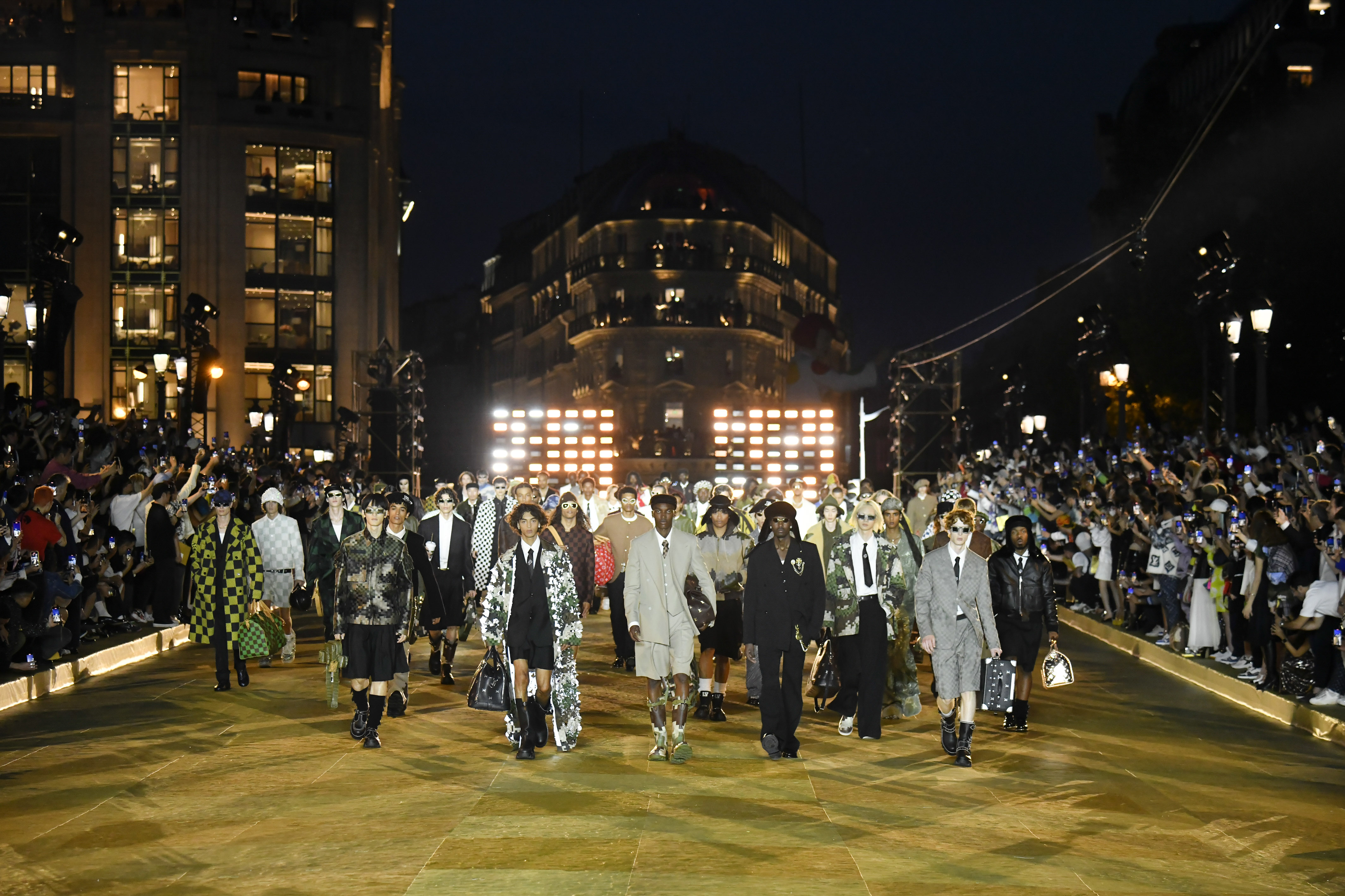 Louis Vuitton, a Parigi il debutto di Pharrell Williams - Iconmagazine
