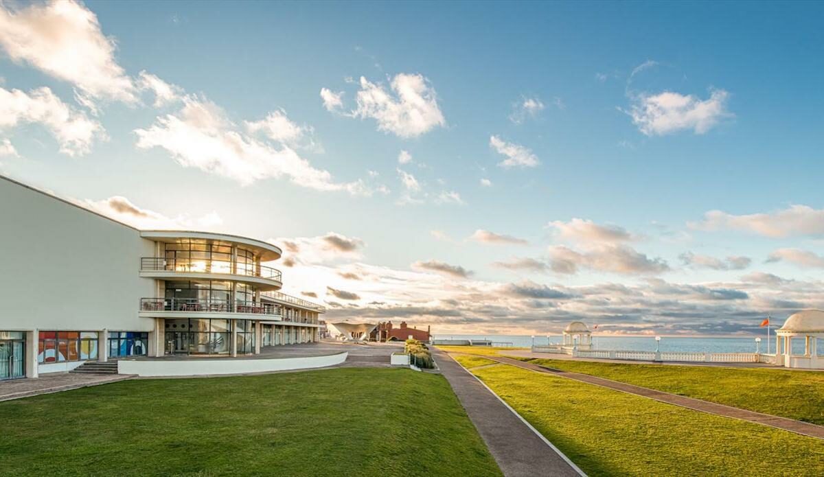 Musei d'arte in riva al mare