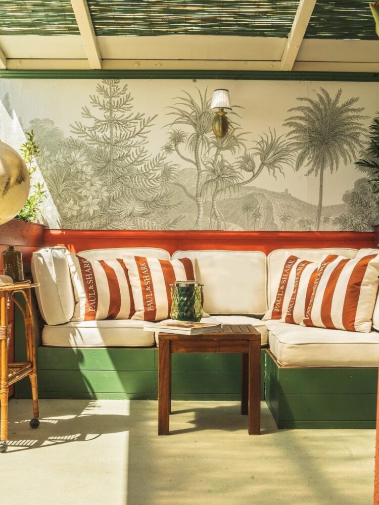 Paul and Shark_Tigu interni