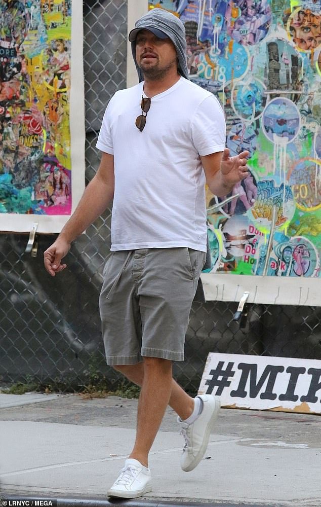 Leonardo DiCaprio browses street art - New York's SoHo Photo Mail Online