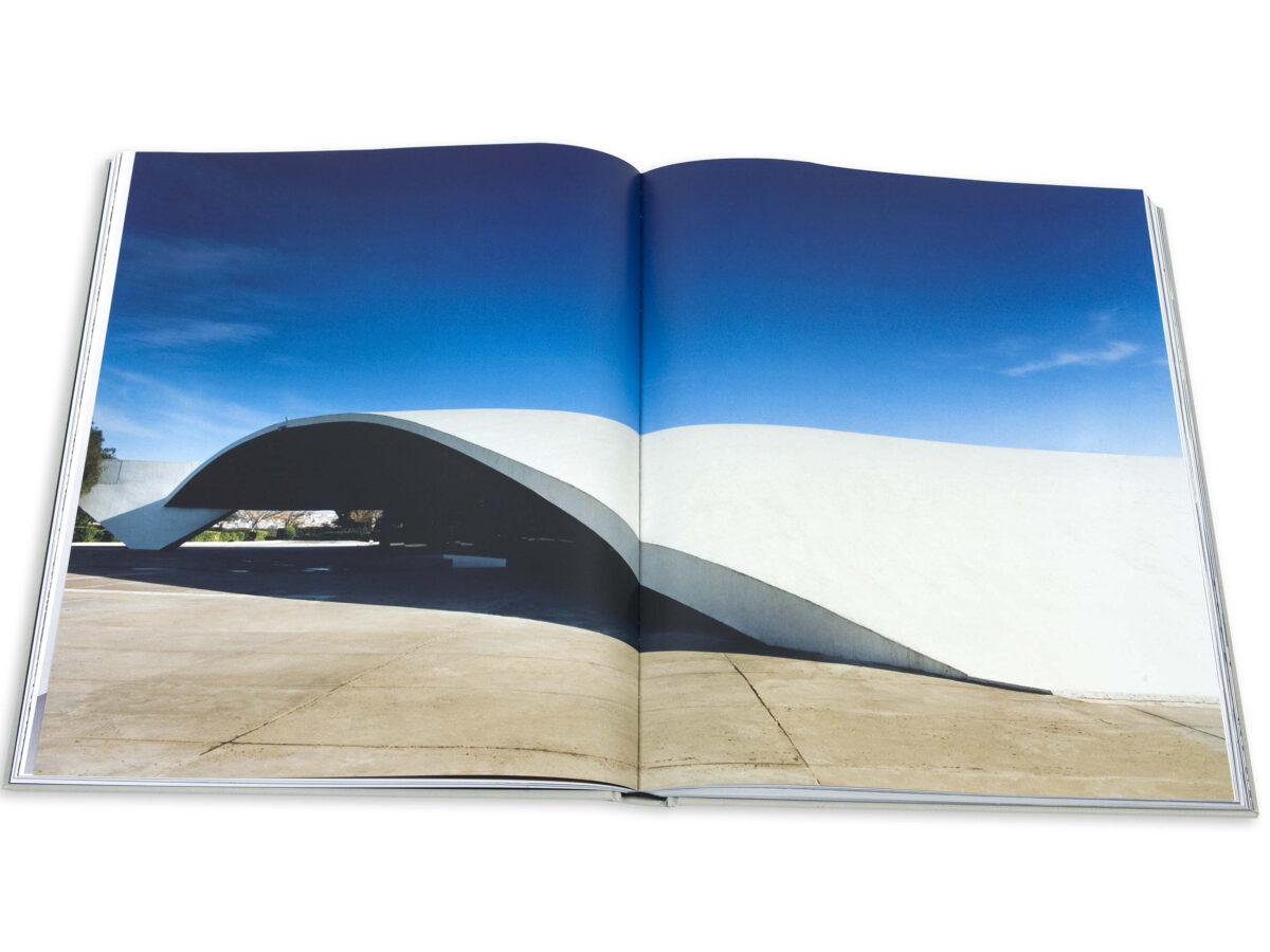 Oscar Niemeyer_inside4_MidRes