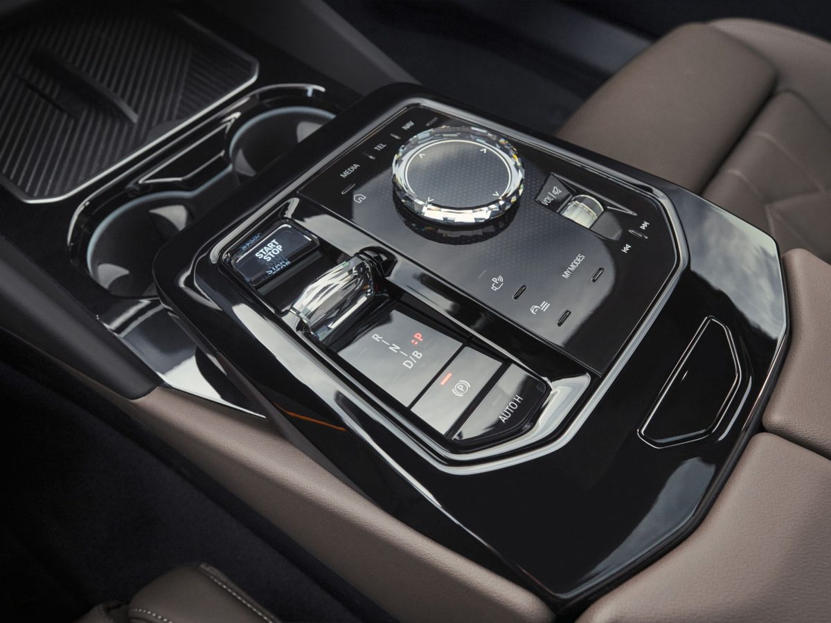 P90505137_highRes_the-new-bmw-i5-edriv