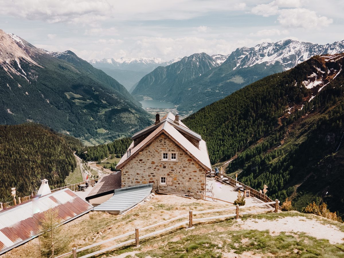PAGES 94-95_SWITZERLAND_Casa Alpina Belvedere_PHOTO CREDIT © Floriann Westermann