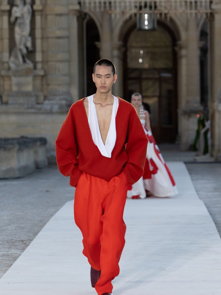 Valentino : Runway - Paris Fashion Week - Haute Couture Fall/Winter 2023/2024