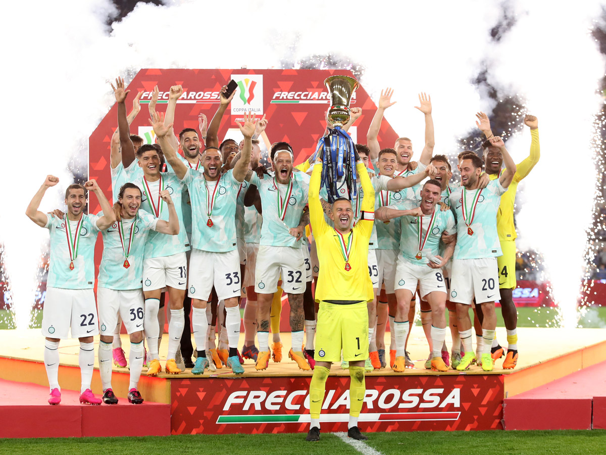 L'Inter festeggia la vittoria della Coppa Italia L'Inter festeggia la vittoria della Coppa Italia