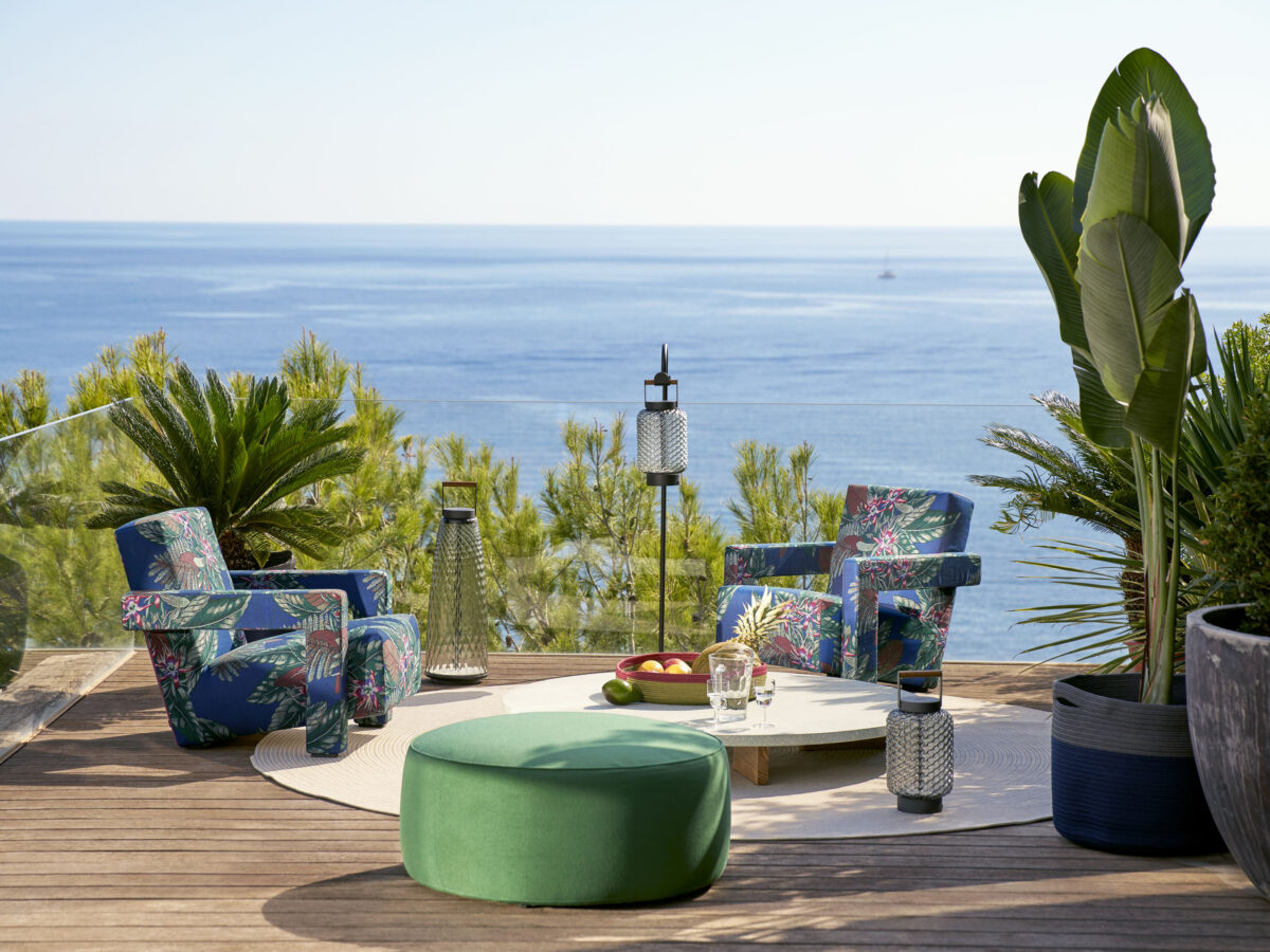 1_CASSINA_Utrecht XL Outdoor armchair_Gerrit T. Rietveld_ph_Francesco Dolfo