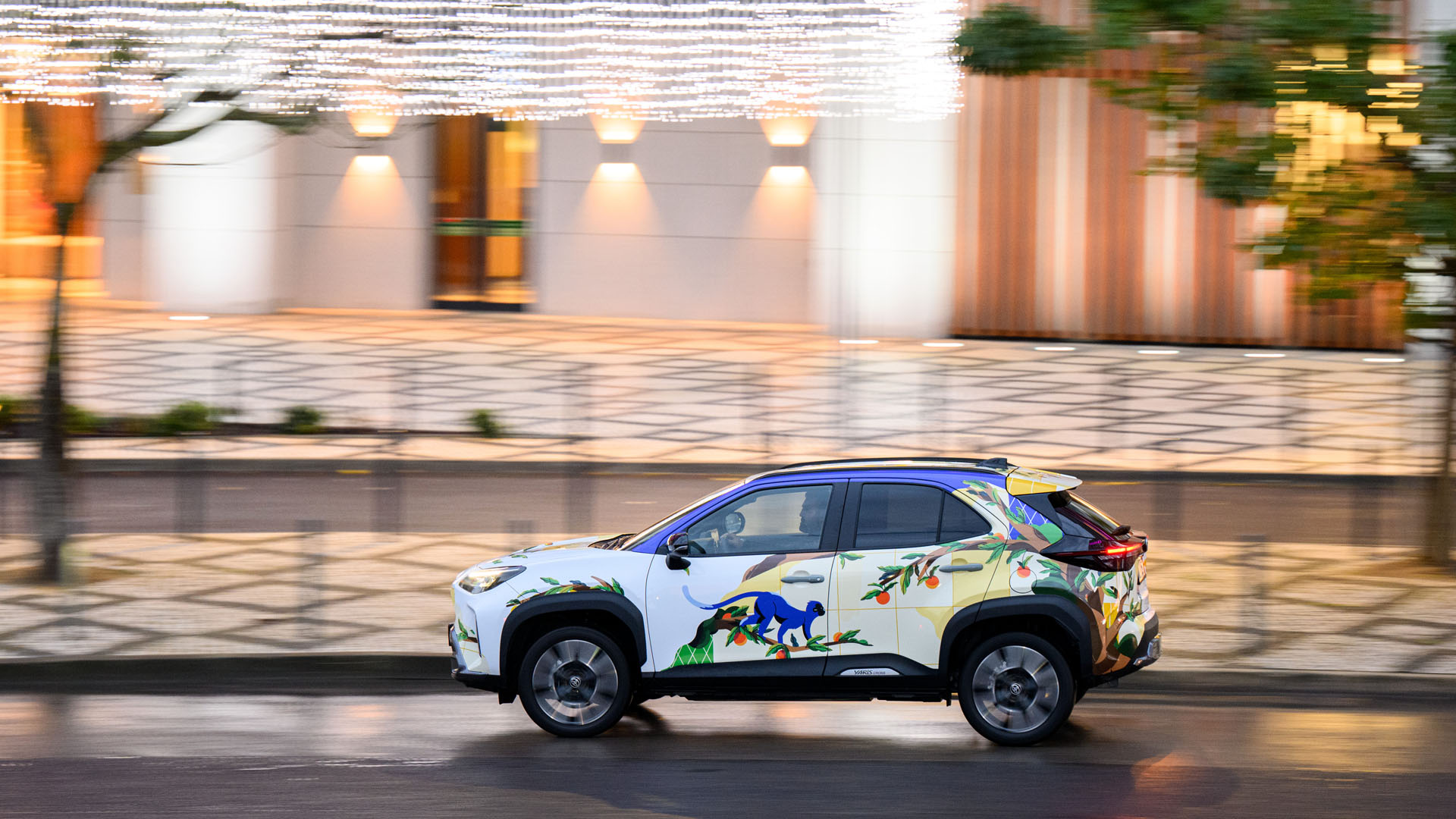Toyota Yaris Cross, prova su strada e novità. Street art per una street car