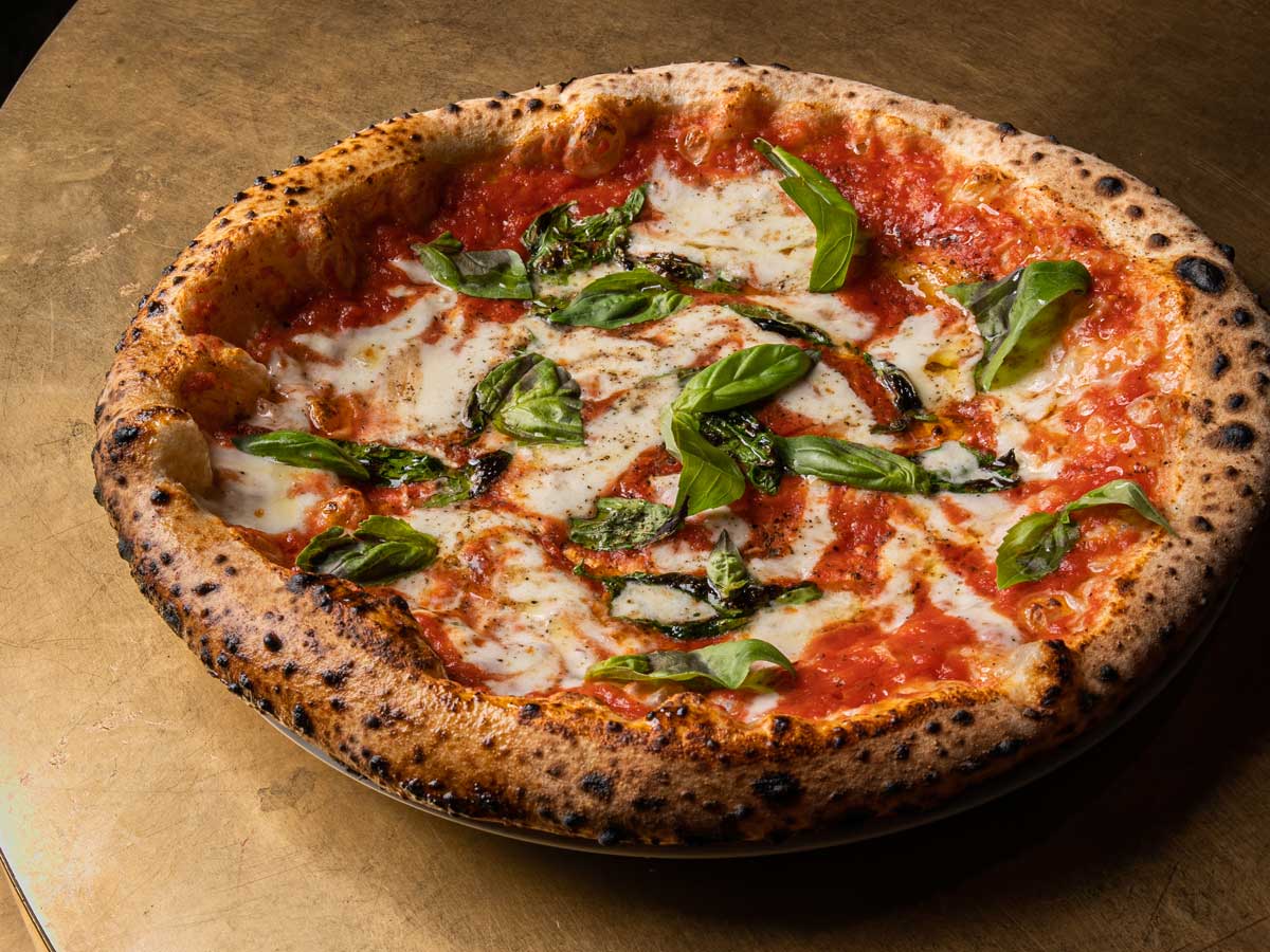 Margherita-Provola-Affumicata-&-Pepe-Nero-di-Sarawak-icon-magazine Margherita-Provola-Affumicata-&-Pepe-Nero-di-Sarawak-icon-magazine