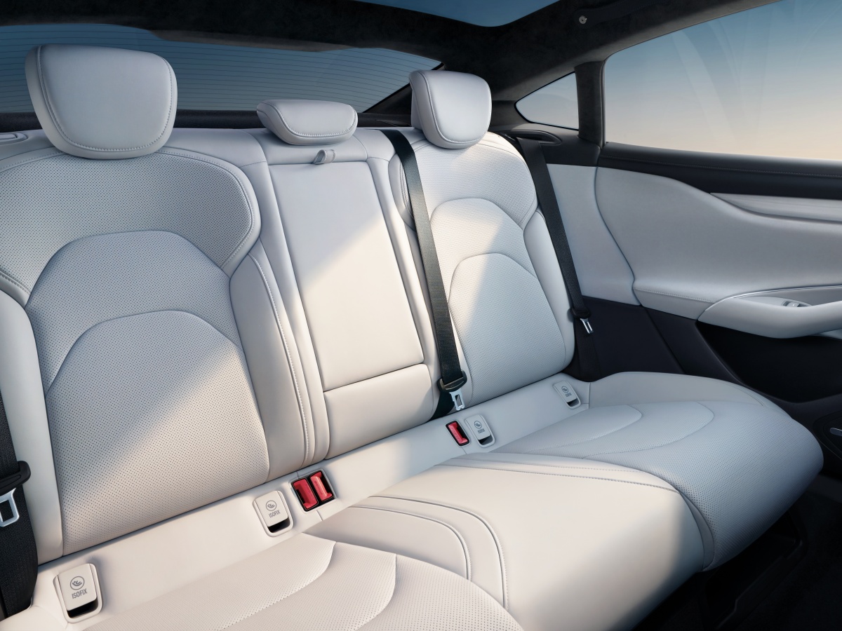 Xiaomi SU7 sedili posteriori