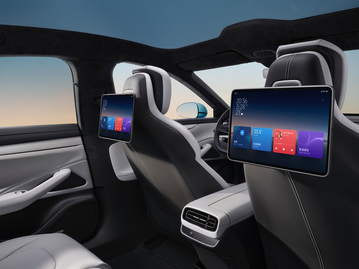 Xiaomi SU7 tablet posteriori