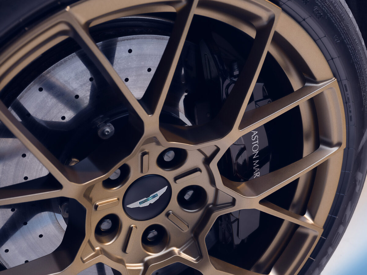 Aston_Martin_Vanquish_19