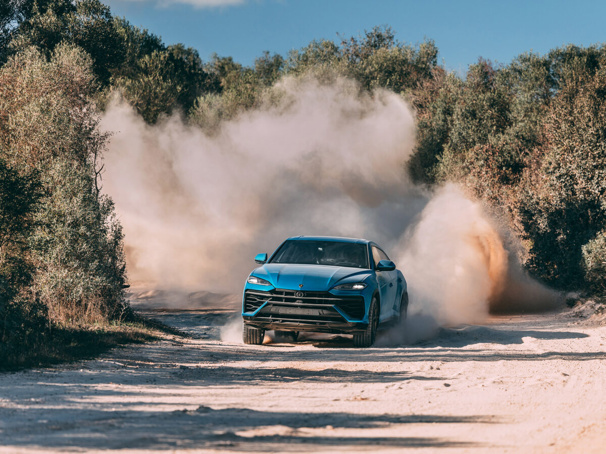 URUS_SE_BluUranus_dynamic_puglia-1466_alta urus