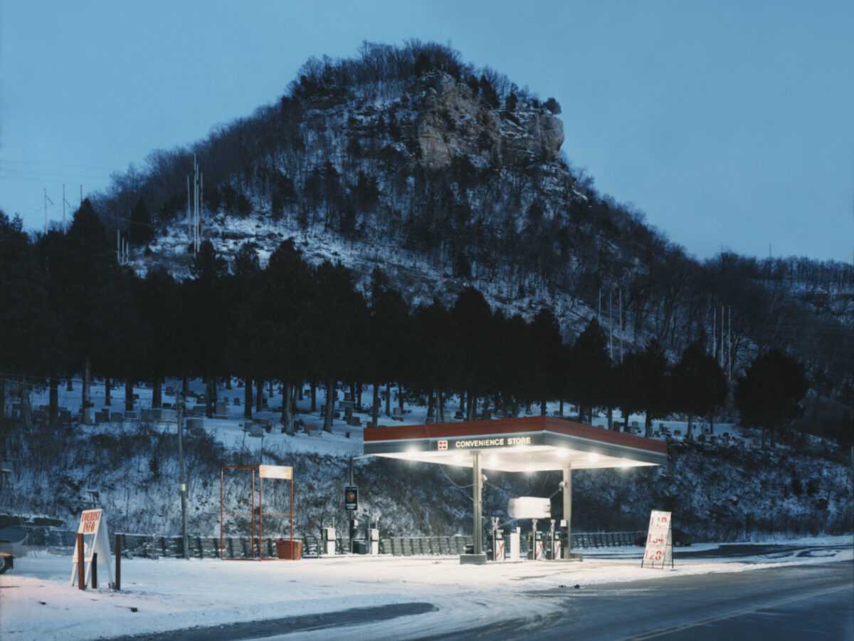 USA. Fountain City, Wisconsin. 2002. Cemetery.
