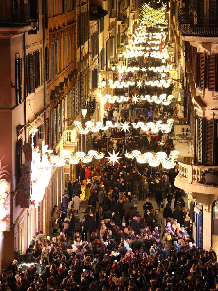 Bulgari 2024 Christmas Lighting Installations In Rome