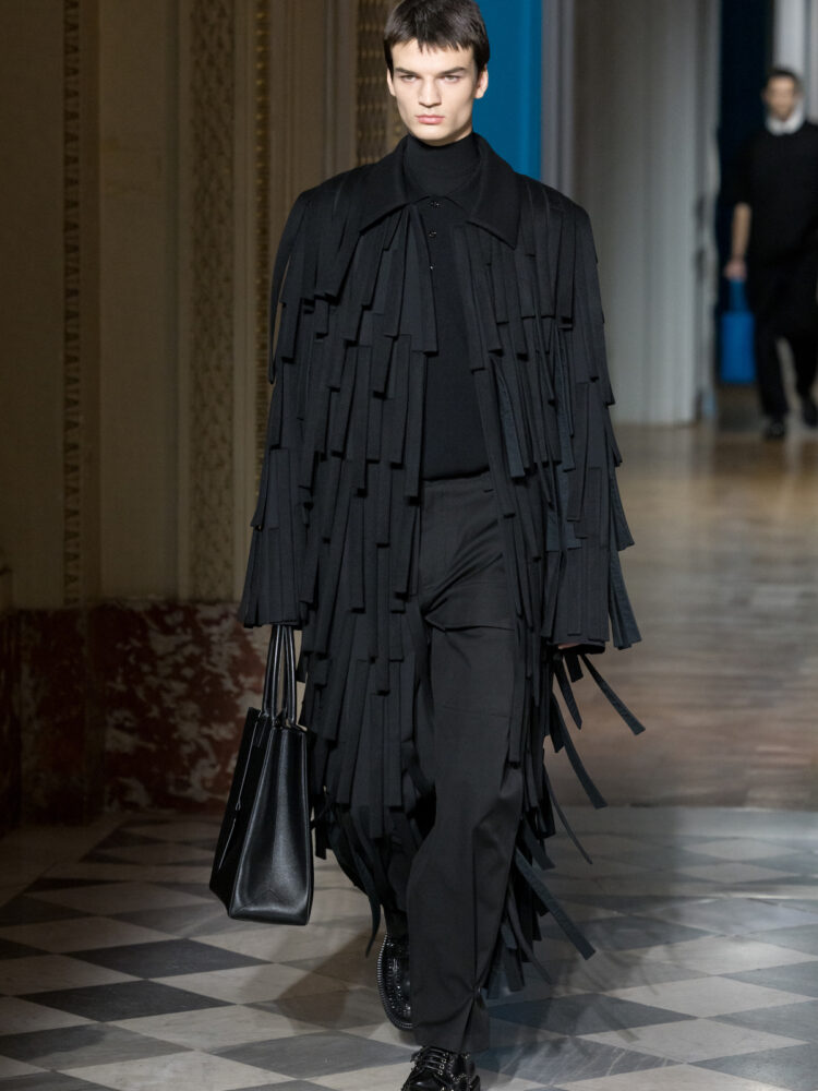 Valentino : Runway - Paris Fashion Week - Menswear Fall/Winter 2024-2025