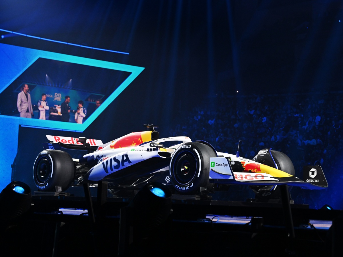 Racing Bulls VCARB 02