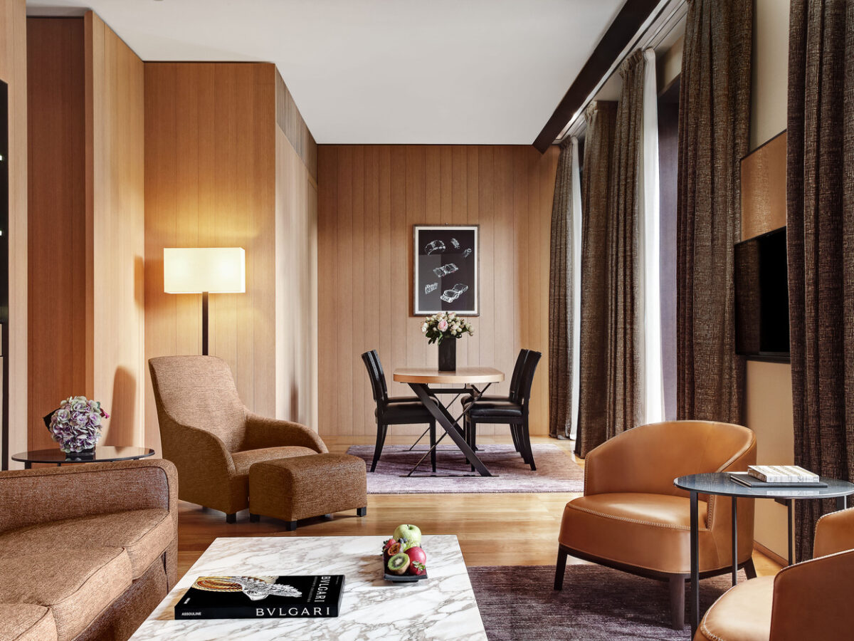 Suite 316 Living Room 1 T8