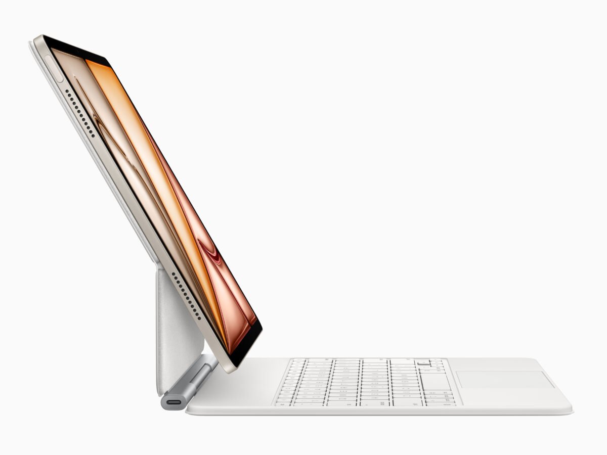 La nuova Magic Keyboard, progettata appositamente per iPad Air, introduce un trackpad più ampio