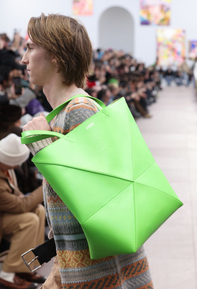 Loewe : Runway - Paris Fashion Week - Menswear Fall/Winter 2024-2025
