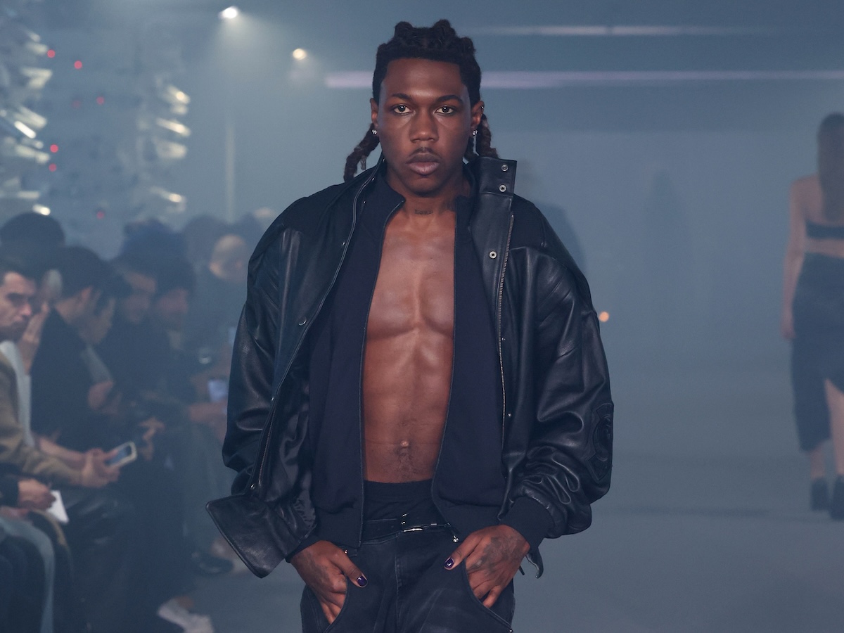 Vetements: Runway - Paris Fashion Week - Womenswear Spring-Summer 2025 rapper in passerella - Destroy Lonely vetements