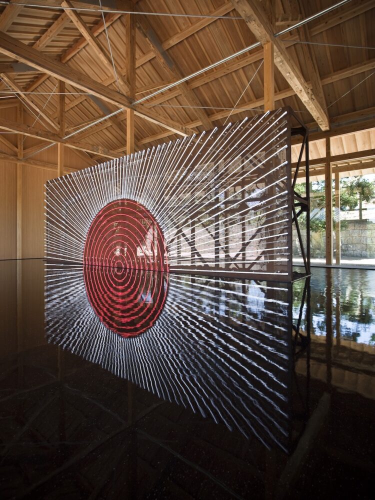 Yukinori Yanagi Hinomaru Illumination, 2010 - Veduta dell'installazione, Inujima Art House Projects, Inujima Foto YANAGI STUDIO Milano Art Week 2025