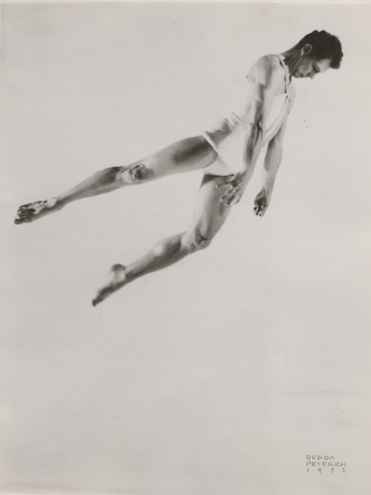 Merce Cunningham Dance Company in Sixteen Dances for Soloist and Company of Three, 1951 Photo: Gerda Peterich, 1952 © Courtesy of the Merce Cunningham Trust and the Jerome Robbins Dance Division, The New York Public Library