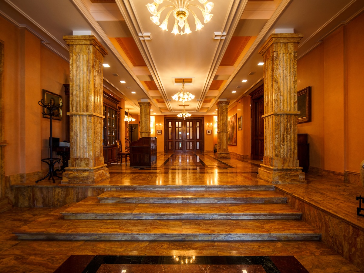 members' club members' club