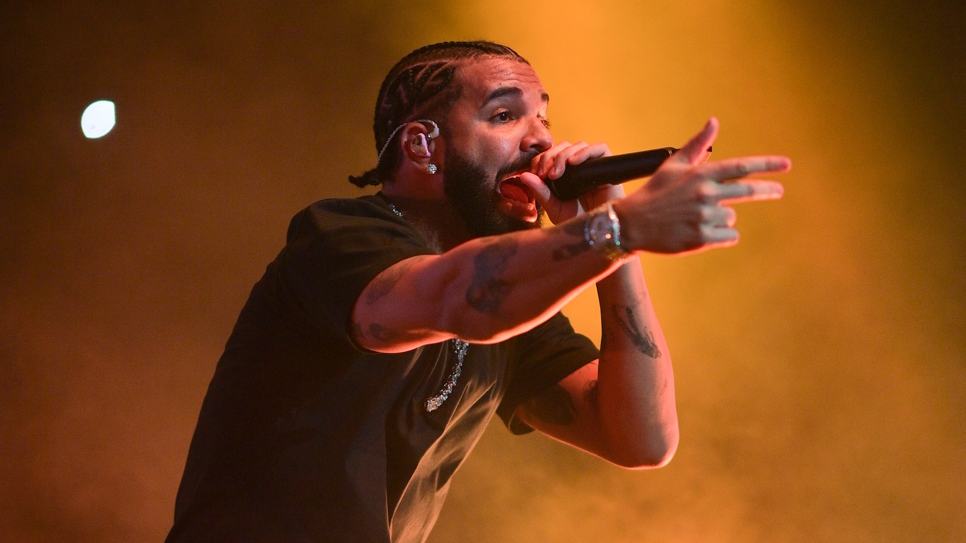 Drake a Milano: cosa sapere prima che l’Unipol Forum esploda - Iconmagazine