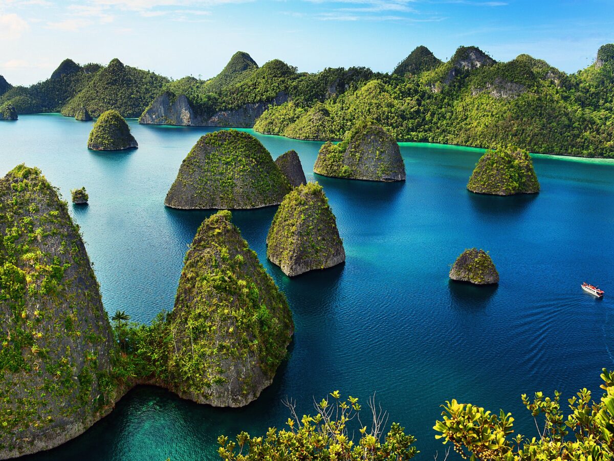 Raja Ampat - Mutiara - Indah di Timur, Indonesia Photo Adi Dharmawam