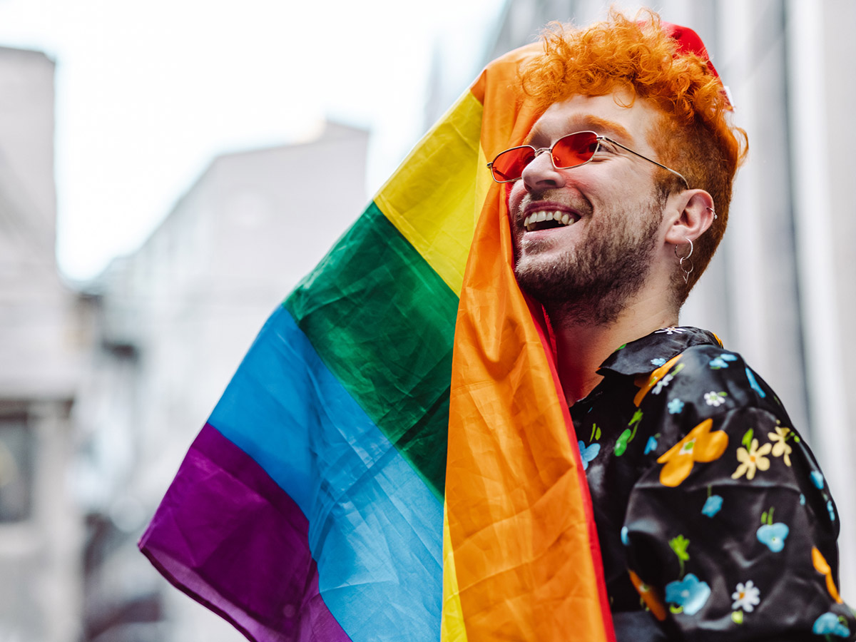 uomo gay uomo gay, bandiera arcobaleno