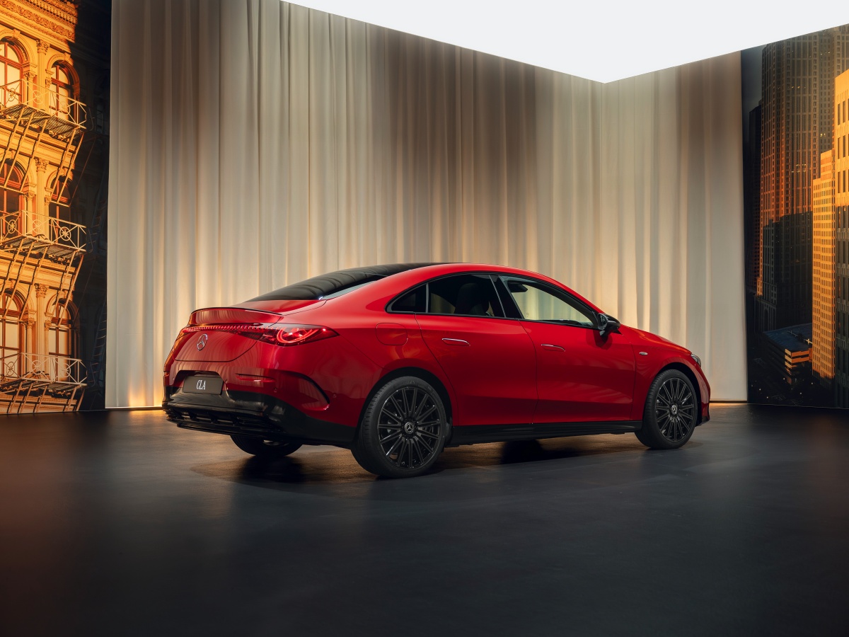 Mercedes CLA tre quarti posteriore
