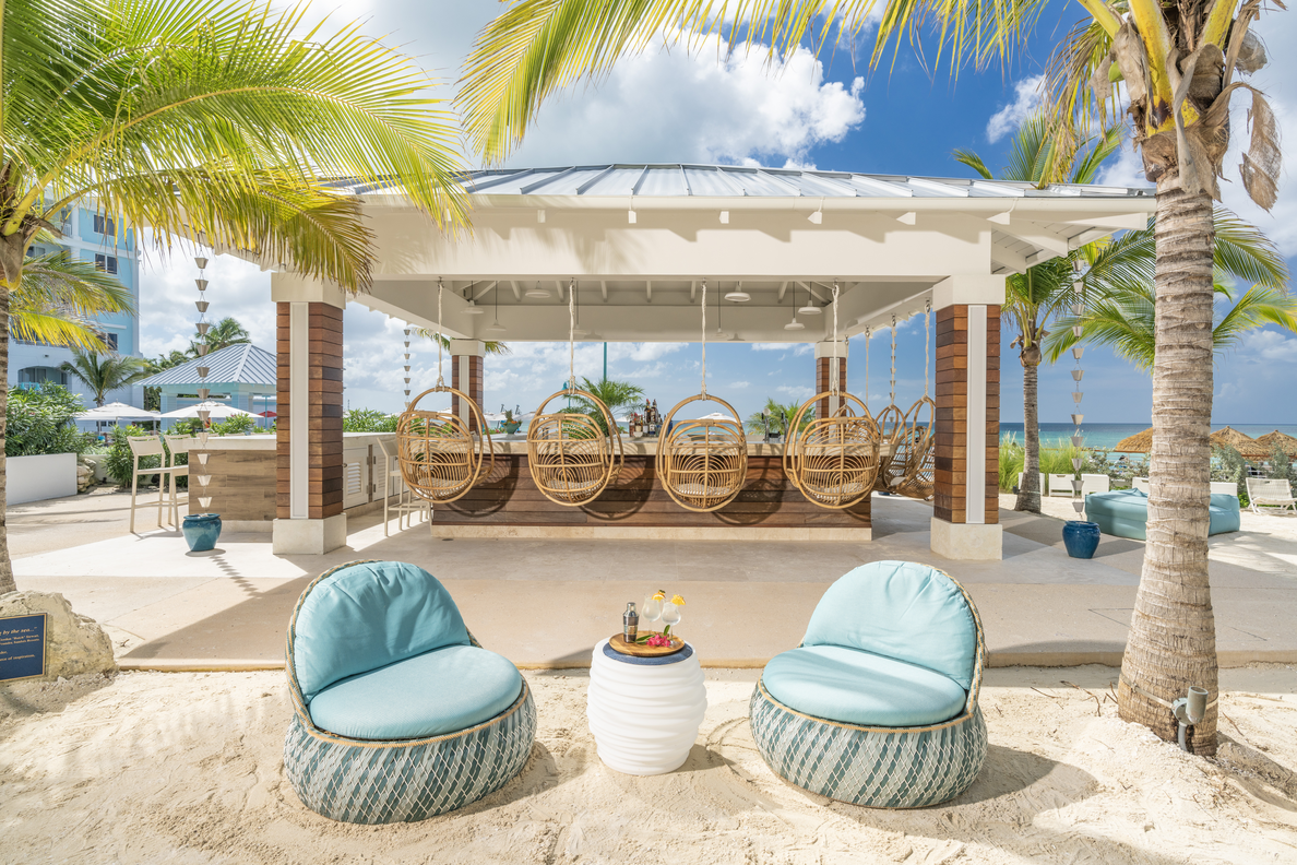 PNG Version-Sandals Royal Bahamian_Coconut Grove_Beach Bar_3