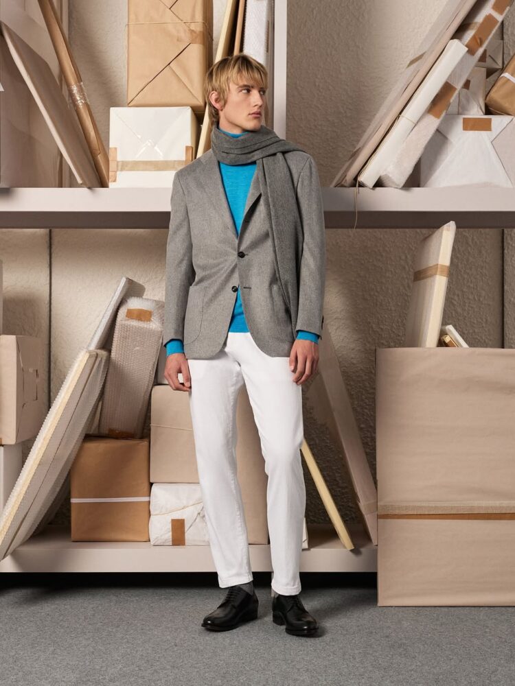 A pause between journeys. A life lived effortlessly.Kiton defines the art of understated presenc