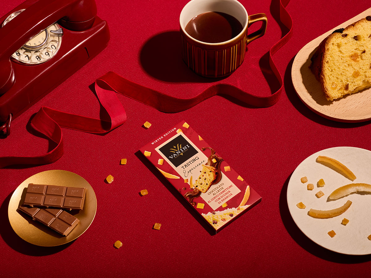 Tavoletta di cioccolato al gusto di panettone Tavoletta di cioccolato al gusto di panettone